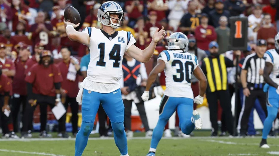 Panthers’ Andy Dalton hid broken thumb from coaches, and now it’s ‘cartoonishly swollen’