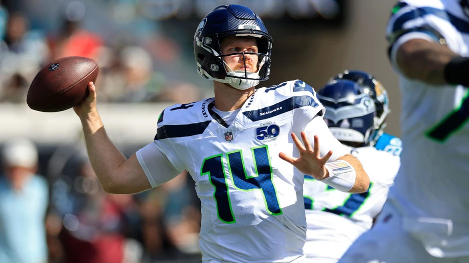 Seahawks QB Sam Darnold full participant at practice despite chest injury