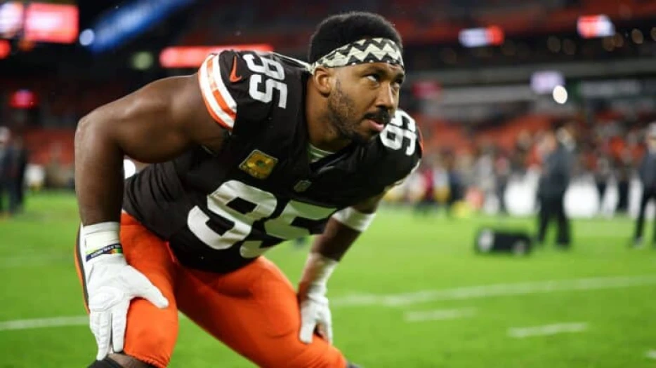 If Dallas Waits, the Eagles Will Land Myles Garrett