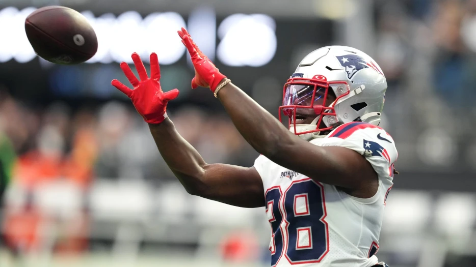 Jeff Ulbrich Raves About Rhamondre Stevenson Ahead Of Falcons-Patriots