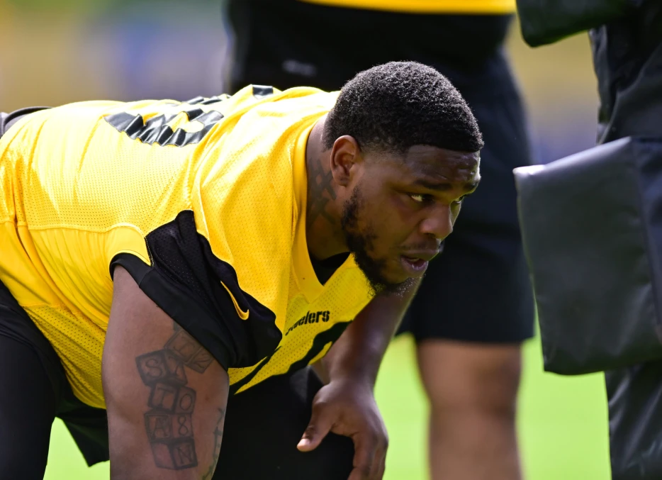 Massive Nose Tackle Clears Waivers after Steelers Release