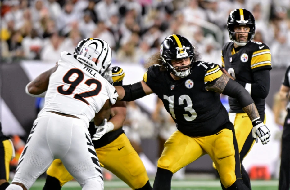 Steelers Sights & Sounds: Seumalo Suits Up for Friday Practice