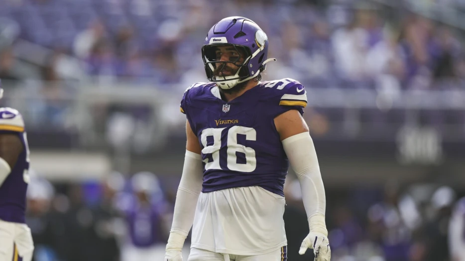 Vikings open practice windows for LB Tyler Batty, FB C.J. Ham