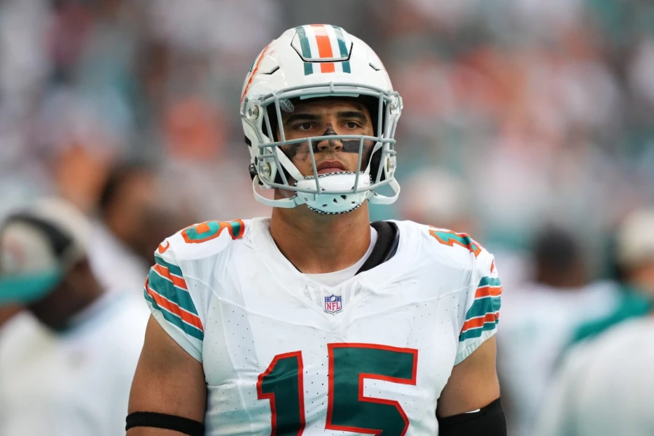 Eagles Interested In Trading For Dolphins DE Jaelan Phillips