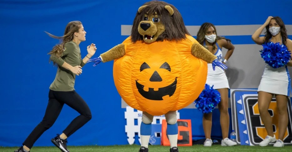 Lions News: Players show off outstanding costumes at Halloween party