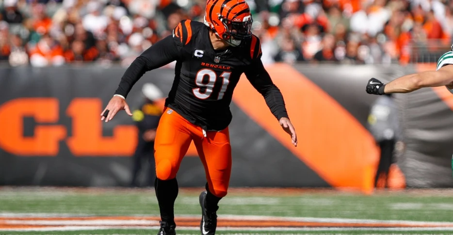 Should the 49ers still look into Trey Hendrickson before trade deadline?