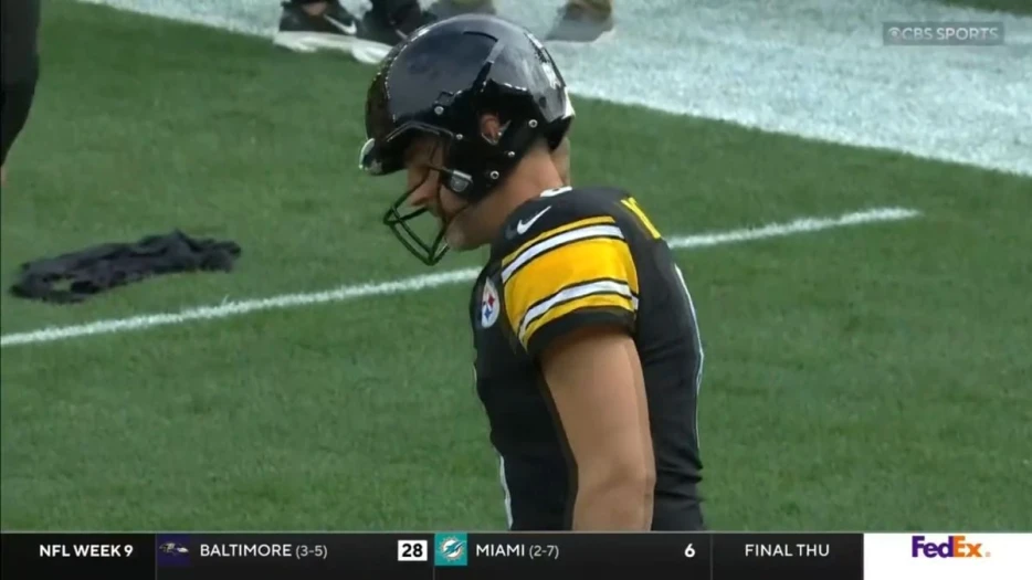 Aaron Rodgers Suffers Possible Hand Injury Before Colts Game