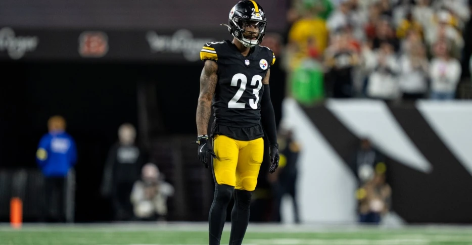 Darius Slay leaves game vs. Colts with injury