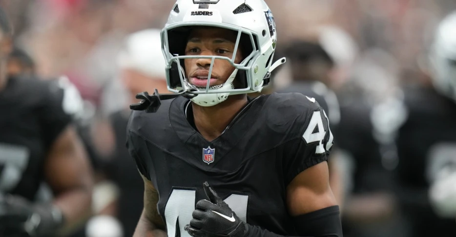 Las Vegas Raiders elevate rookie cornerback Greedy Vance