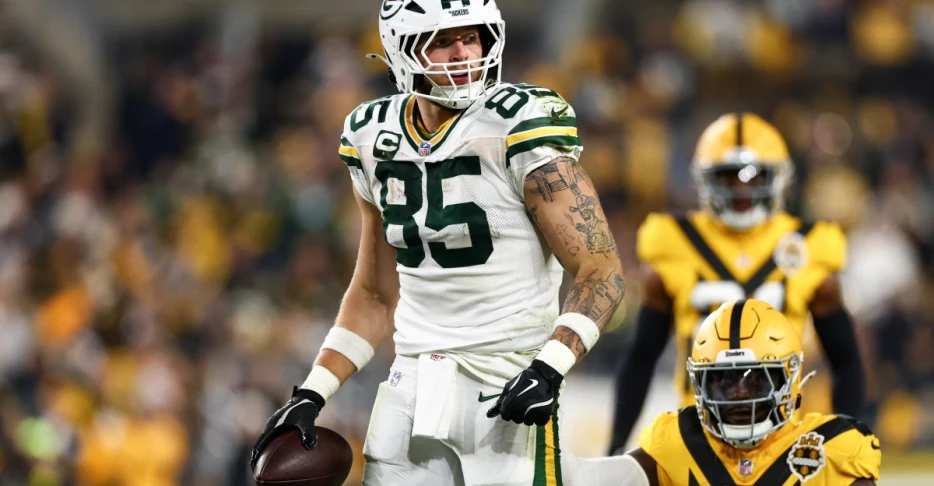 Tucker Kraft carted to locker room with knee injury