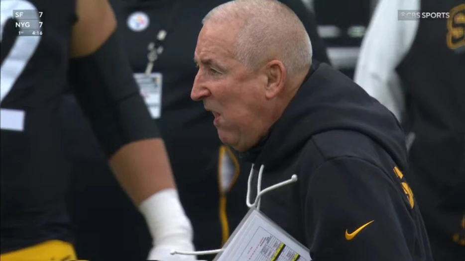 Big-Brained, Gum-Chewing Danny Smith Made A Brilliant Decision Sunday