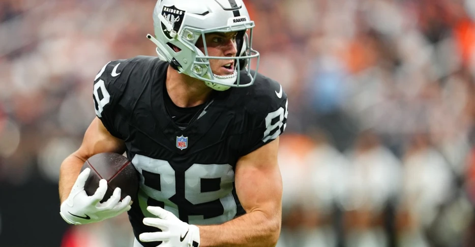 Brock Bowers is at full health