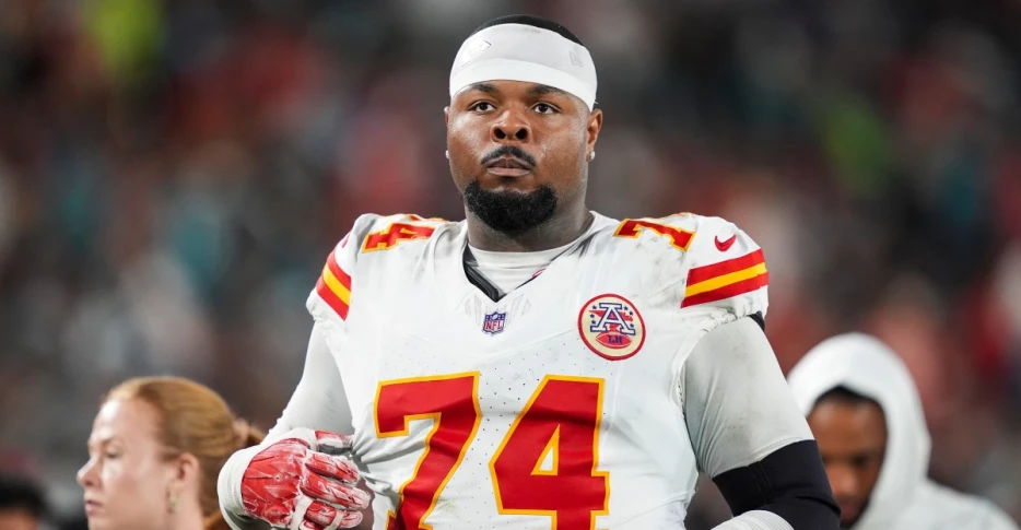 Chiefs’ Jawaan Taylor suffers ankle injury in loss to Bills