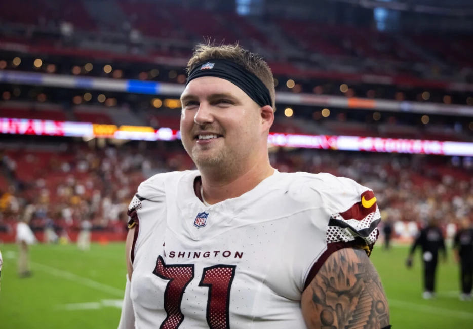 Commanders Listening On OLs Nick Allegretti, Andrew Wylie