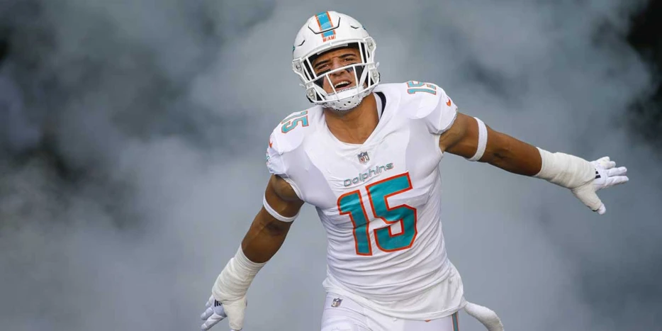 Eagles acquire Dolphins edge rusher Jaelan Phillips before trade deadline