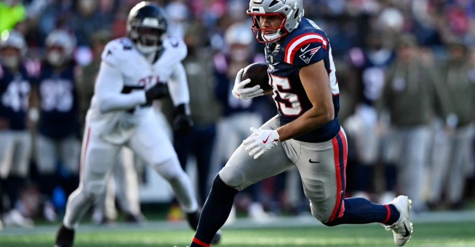 Patriots links 11/03/25: Henry, Douglas come through in nailbiter