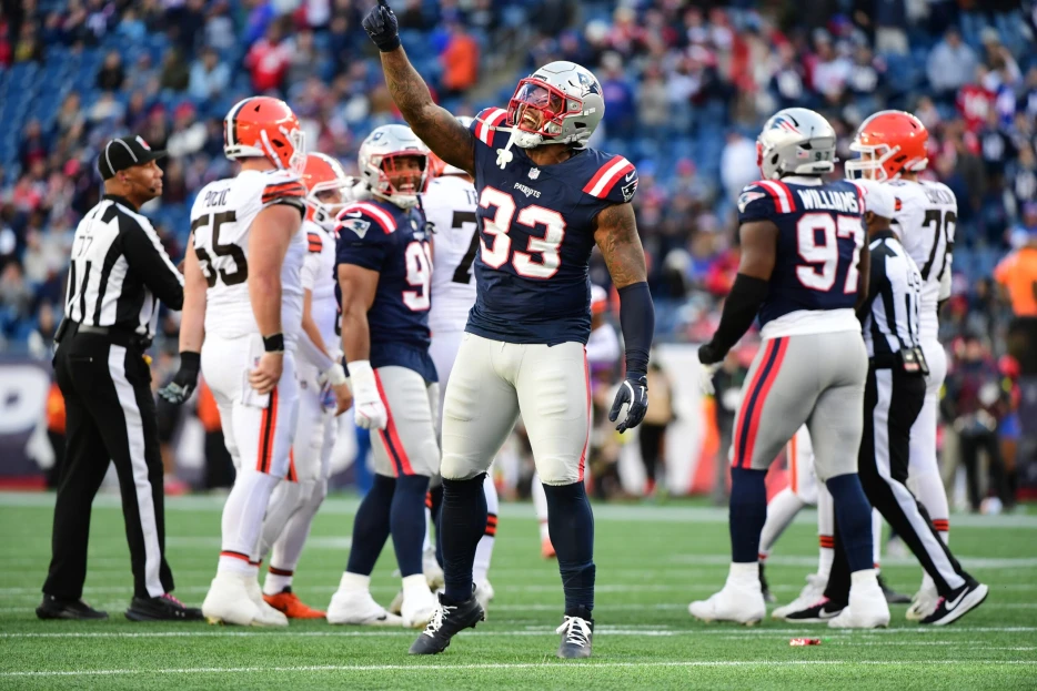 Patriots Shopping OLB Anfernee Jennings