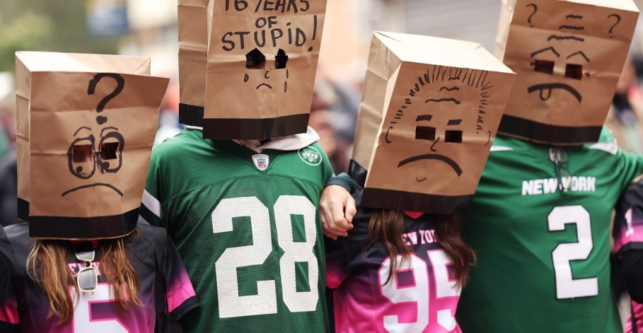 The odds are out for the Cleveland Browns and New York Jets — who is favored?