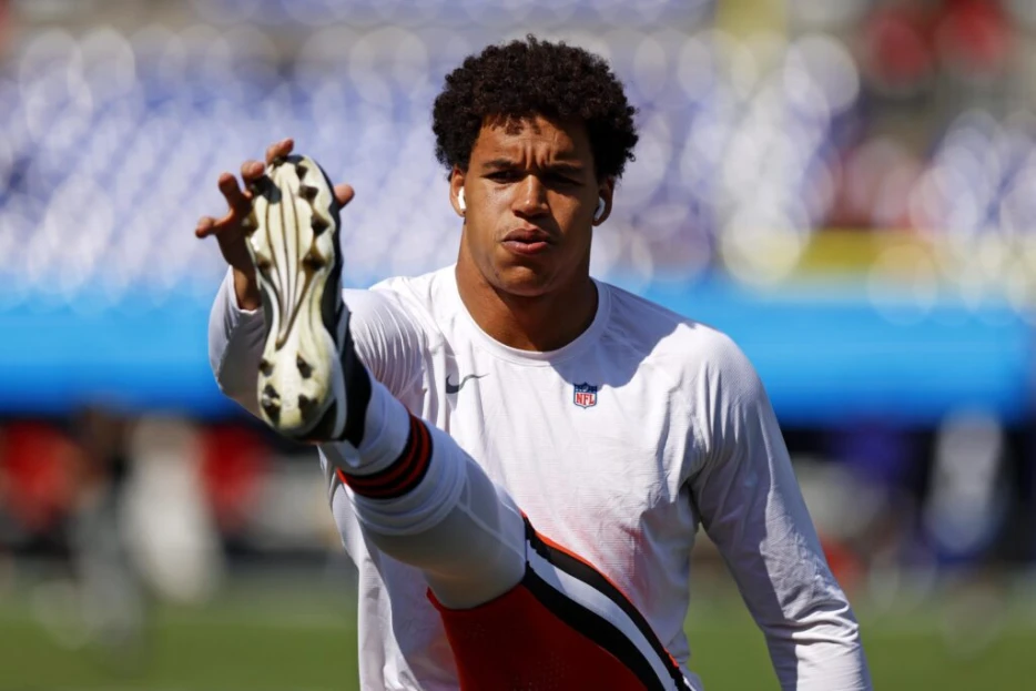 Bears To Acquire Joe Tryon-Shoyinka From Browns