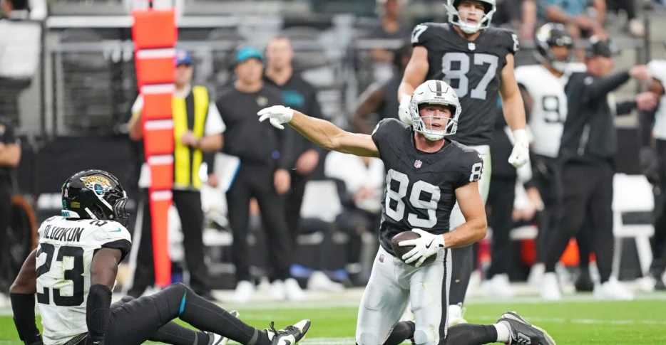 Brock Bowers provides optimism for Raiders in Week 10 NFL Power Rankings