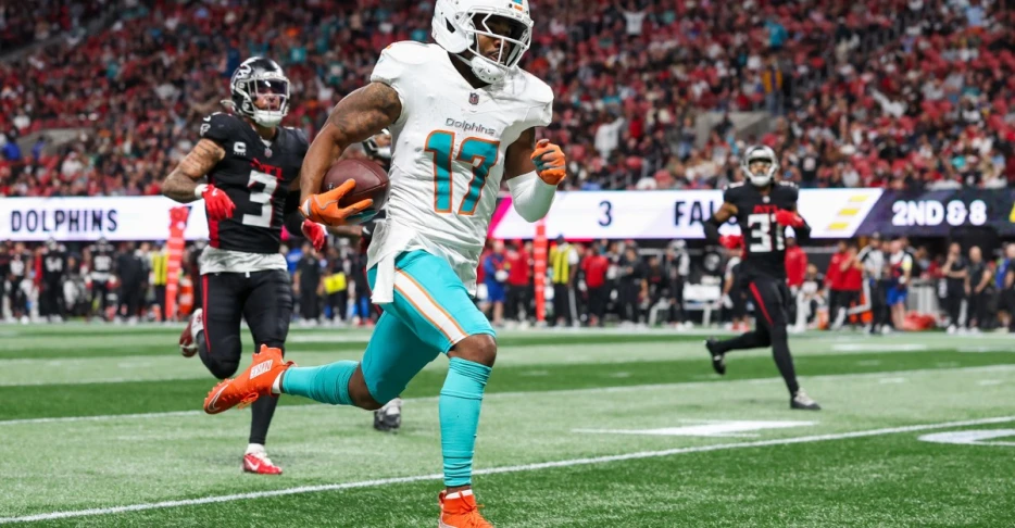 Broncos could make a ‘holy crap’ trade today and are reportedly coveting another pass catcher