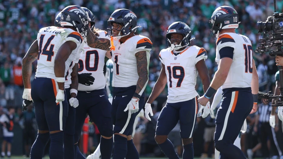 Broncos storm back from down 14 in fourth quarter to beat Eagles, 21-17