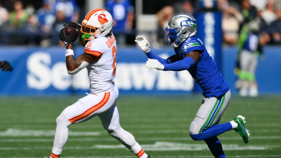 Emeka Egbuka's fifth TD of the season gives Bucs 21-14 lead