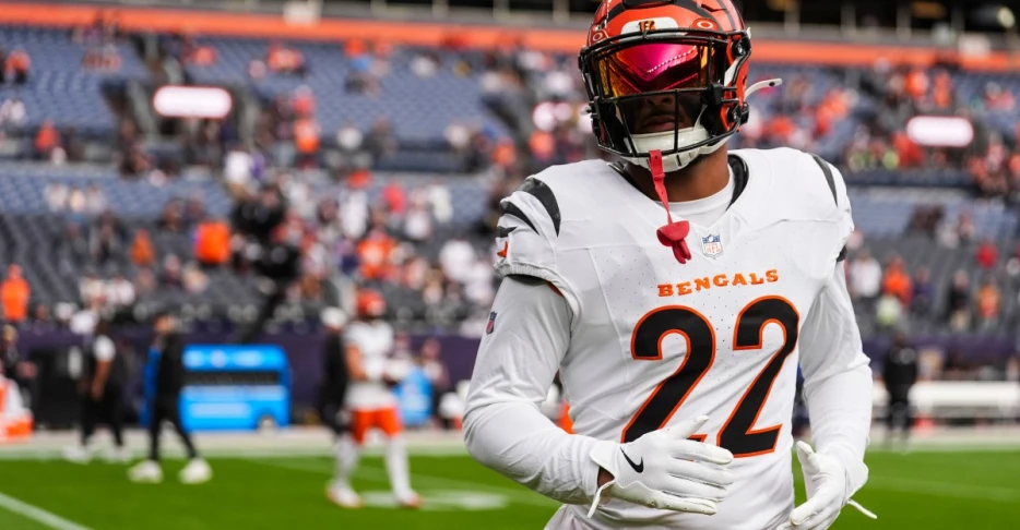 Geno Stone shows support for Al Golden