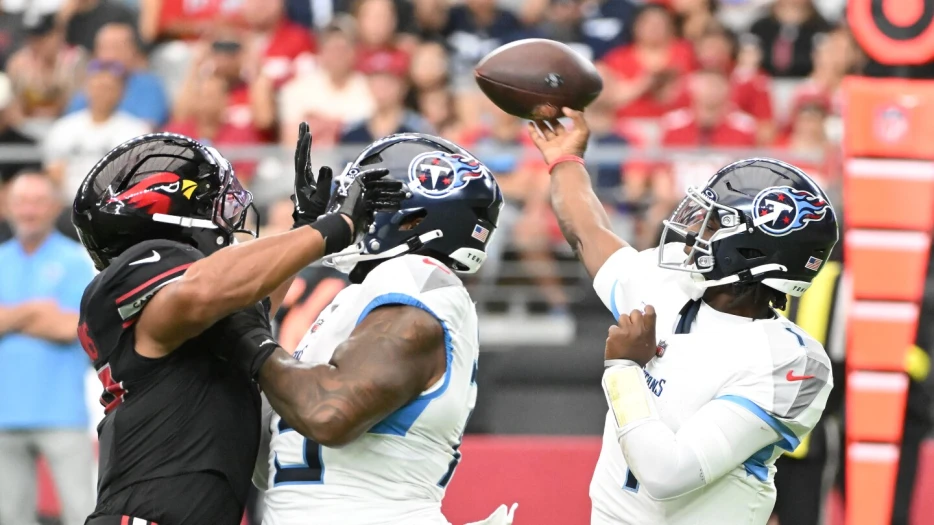 Titans cut Cardinals lead to 21-12 after Emari Demercado blunder
