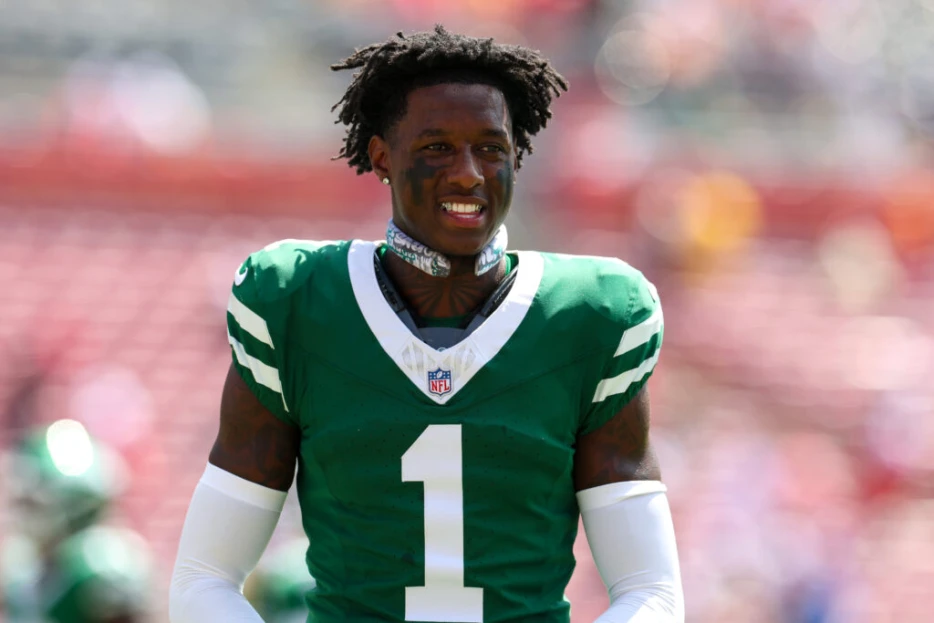 Colts Considered EDGE Rushers Before Sauce Gardner Trade