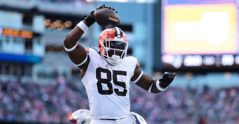 David Njoku excited to still be with the Browns