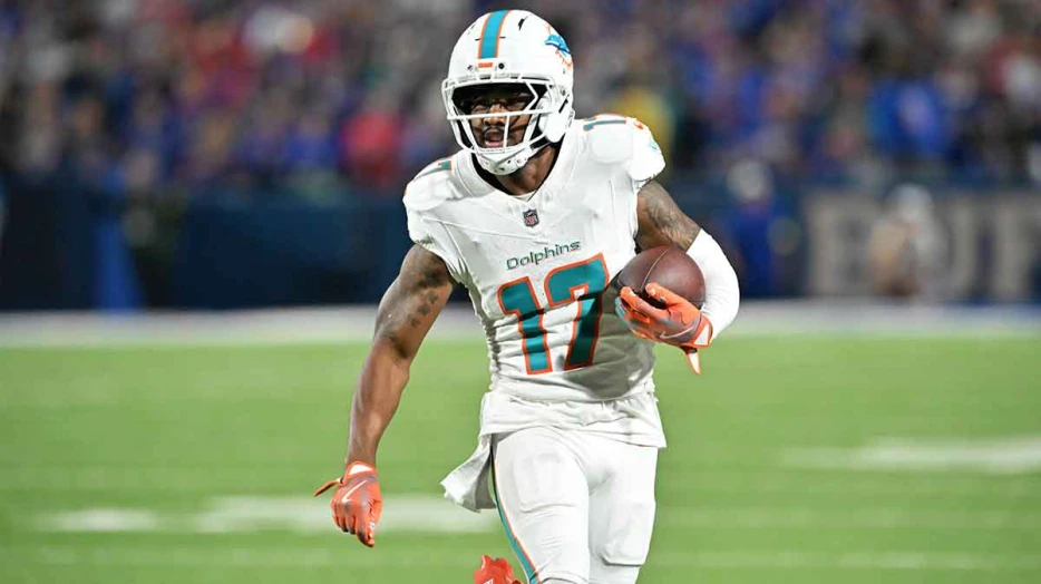 Dolphins rumors: The reason Jaylen Waddle stayed put at trade deadline despite Broncos interest