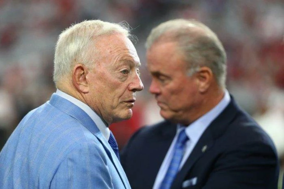 Jerry Jones takes a big swing at the deadline