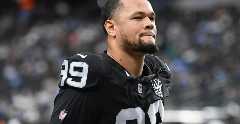 Miami Dolphins sign linebacker to replace Jaelan Phillips