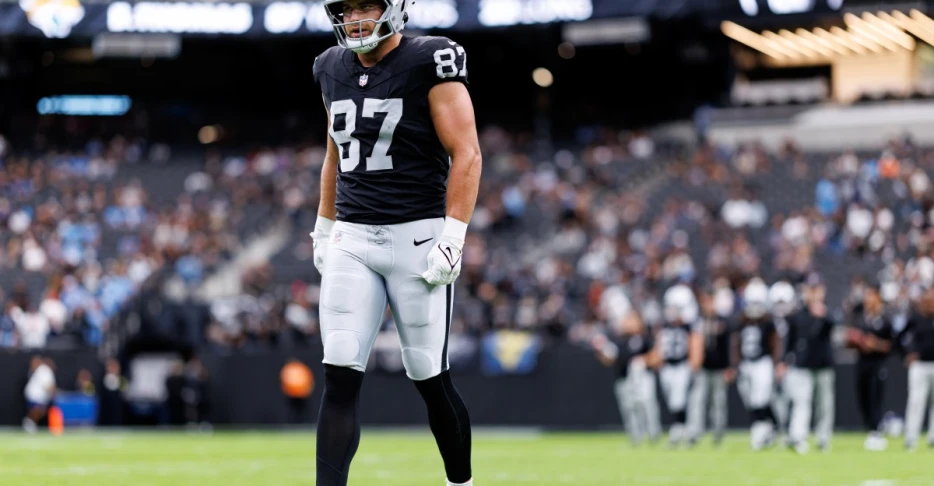 Michael Mayer plays extensively with Brock Bowers