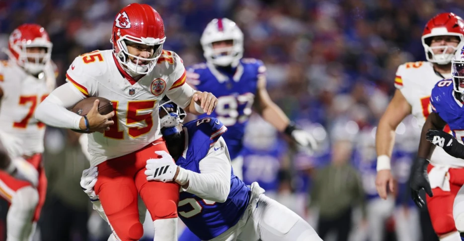 Bills used containment and coverage to stop the Chiefs’ passing attack