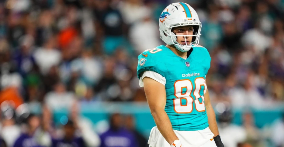 Dolphins waive Tanner Conner