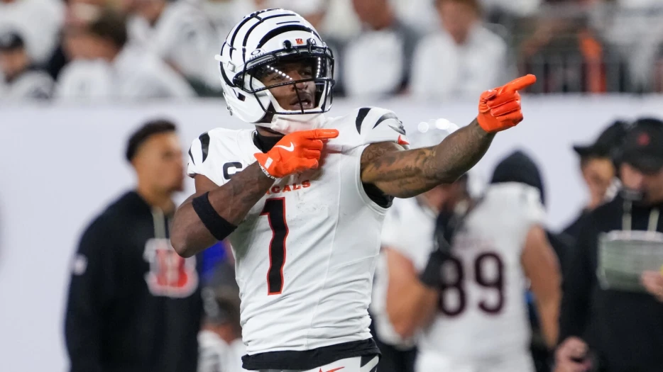 Ja'Marr Chase takes over the NFL receptions lead, with 58 catches through Week Seven