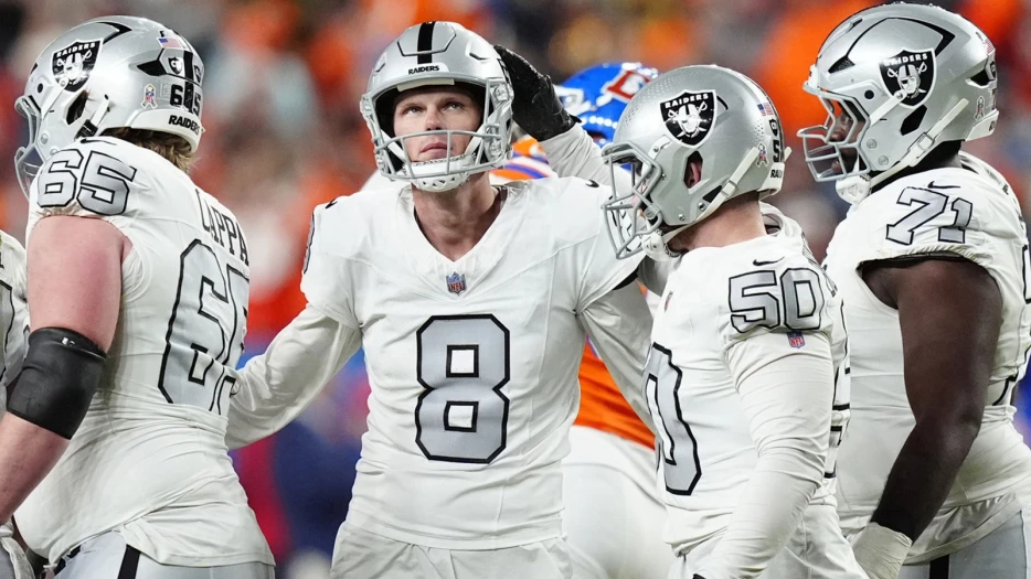 Raiders most to blame for disgusting loss to Broncos on TNF