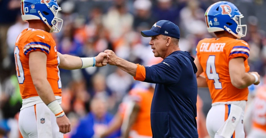 Raiders vs. Broncos live discussion: The John Schneider Fleece Bowl