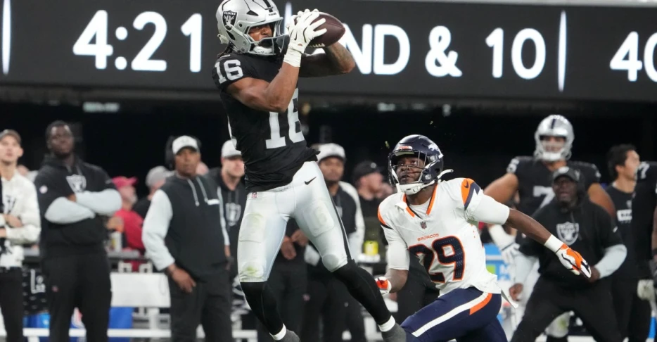 TNF Week 10 live chat: Raiders at Broncos