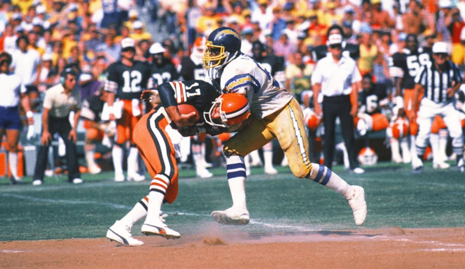 Woodrow Lowe, Alabama Star Linebacker and 11-Year Chargers Defender, Dies at 71