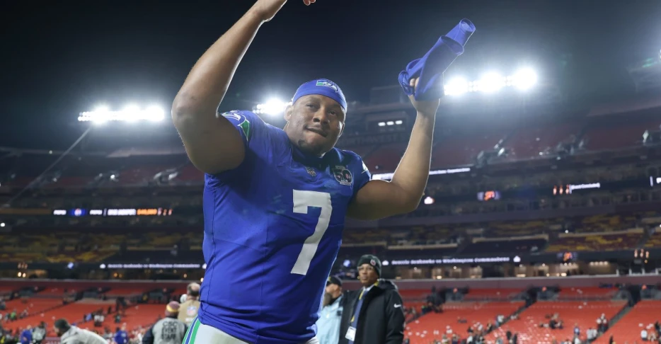 Pre-Snap Reads 11/8: Seahawks, Uchenna Nwosu prepare for the occasion