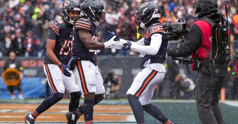 Bears come from behind to defeat Giants, improve to 6-3