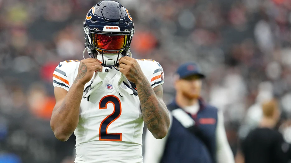 Bears’ DJ Moore injury buzz gets louder with locker room trip before halftime