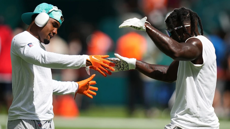 Dolphins’ Tyreek Hill got fired up watching Jaylen Waddle ‘cook’ Bills