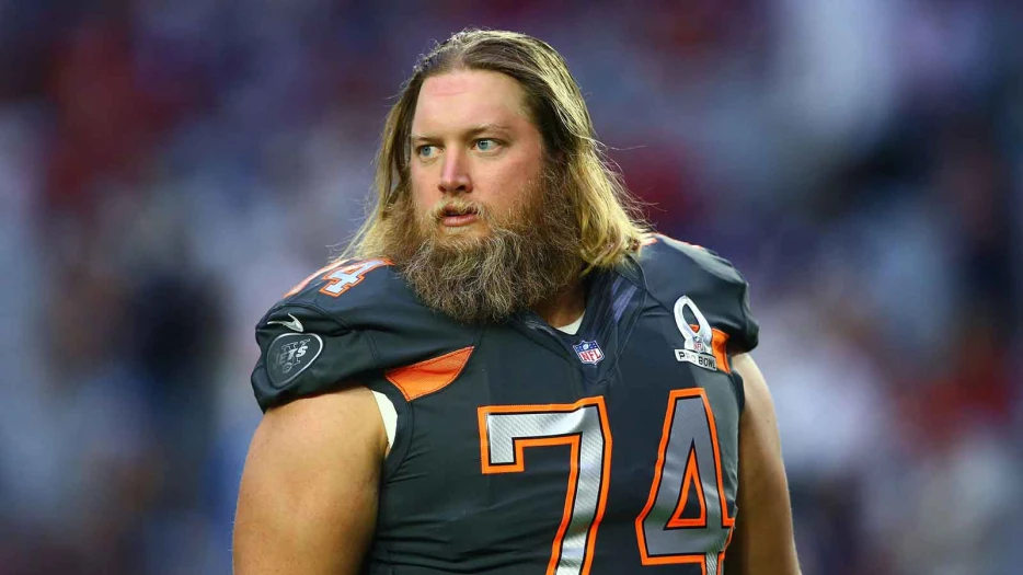 Jets honoring Nick Mangold with bada** T-shirt