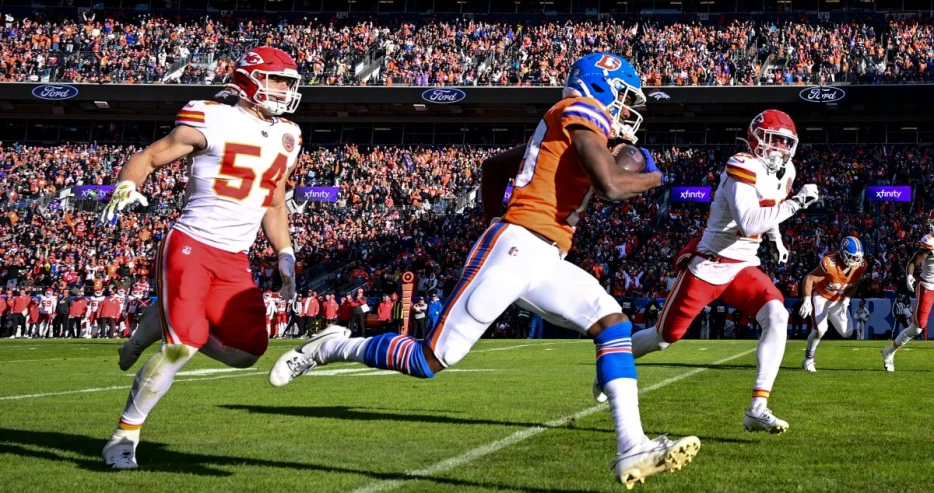Chiefs open as favorites over the Broncos in Week 11