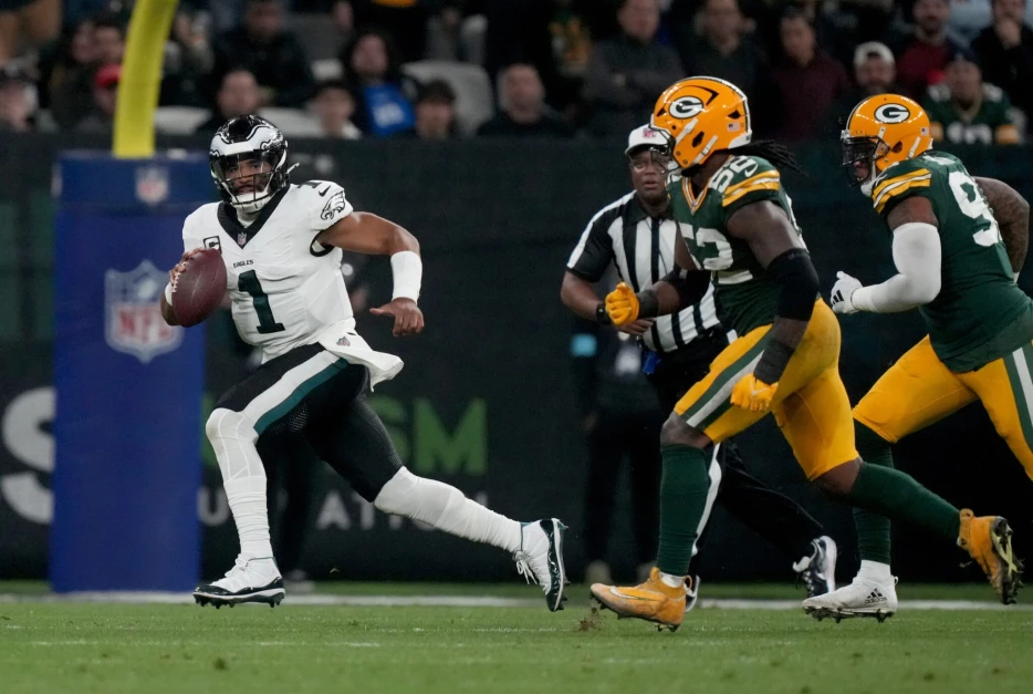 Eagles a Slim Underdog vs. Packers, on the Not-Yet Frozen Tundra of Lambeau Field 