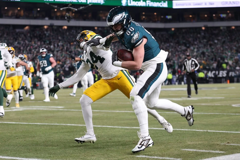 Eagles vs Packers on Monday Night Football: Odds, Predictions &amp; Best Bets for Week 10